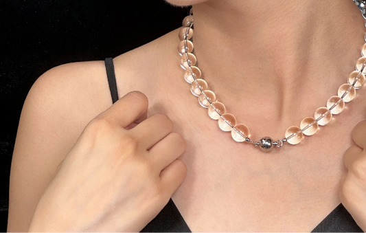 Clear Quartz : Daily Clarity, Spiritual Balance, and Subtle Strength