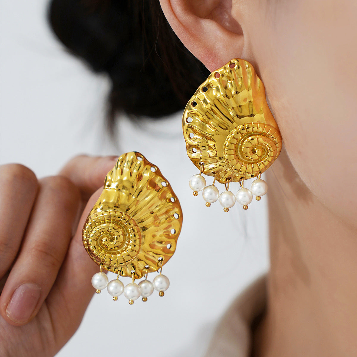 18K Gold Seashell Stud Earrings