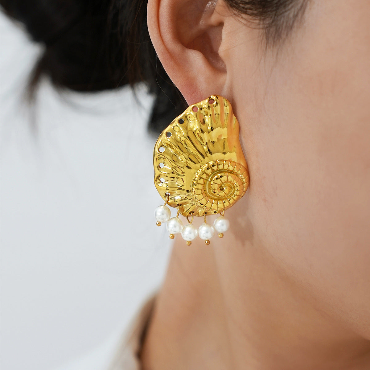 18K Gold Seashell Stud Earrings